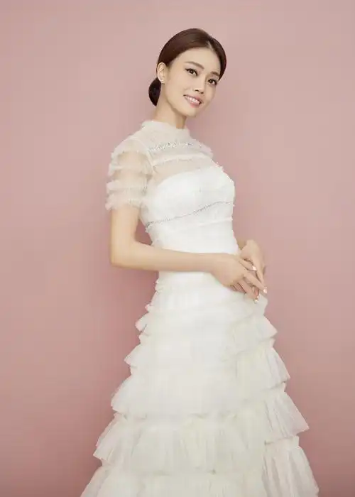 容祖儿出席电影之歌音乐会温情演唱追寻致敬经典