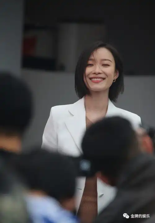 35岁杨幂出席活动脸部垮塌,发福严重毫无少女感-皮皮自媒体