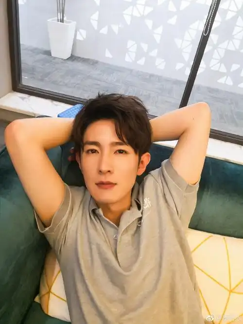 季肖冰为什么叫少爷,大爷 季肖冰女朋友葡萄资料