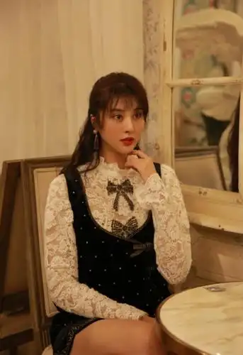 甘露:曾是范冰冰的裸替,在激情戏脱得一丝不挂,多年终熬成女一