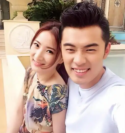 回顾陈赫:二婚娶网红张子萱,婚后连生二胎如今一家四口其乐融融