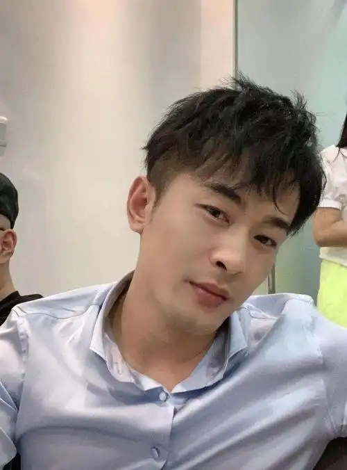 辛巴个人资料 辛巴个人资料简历-图片大观-奇异网