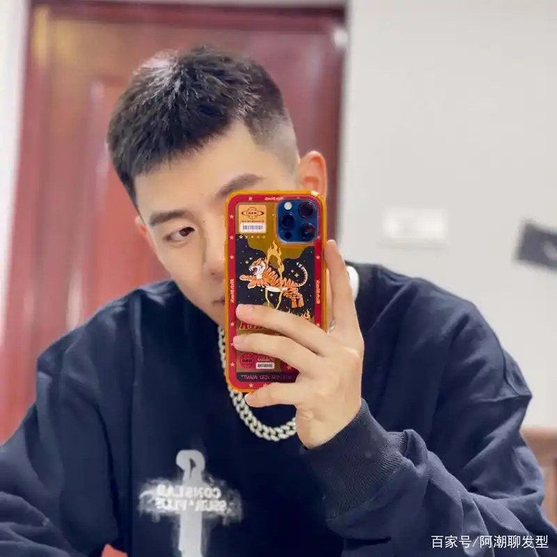 3款"不烫不染"也很帅的男生发型推荐,剪完时髦个性显年轻!