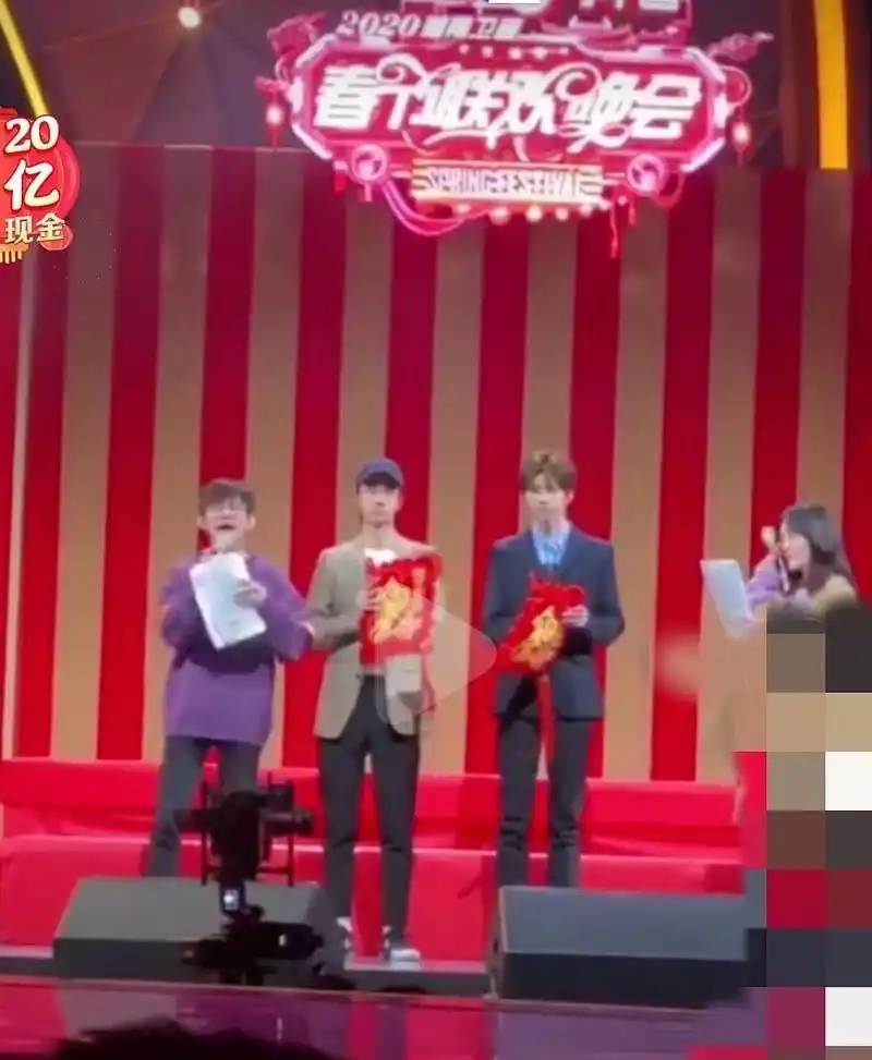 王一博,蔡徐坤同框,来看看这个身高比,谁更优越?