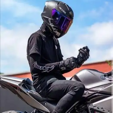 高清帅气超酷的真人骑士头像男生戴头盔图片