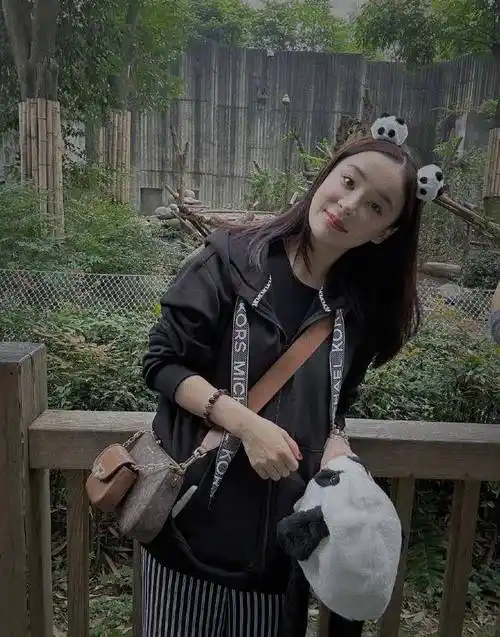 袁姗姗分享日常生活美照,身材迷人可爱,俏皮可爱,甜蜜如初恋_图片