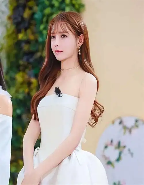 "骨瘦如柴,全身涂白,满嘴假牙",娱圈的这些"审美"真不高档