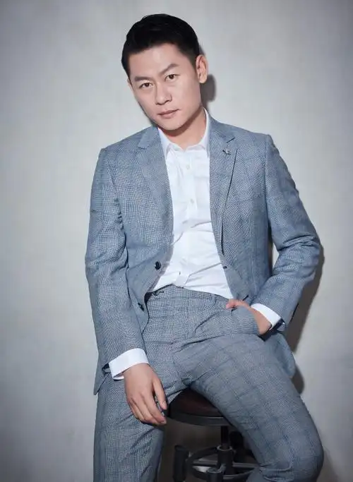 首次挑战两弹一星题材演员李健谈激情的岁月硬汉很不同