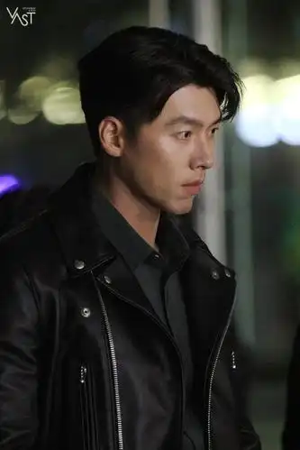 玄彬结束新剧首现身!身材优越变"魅力大叔",生图下堪比画报