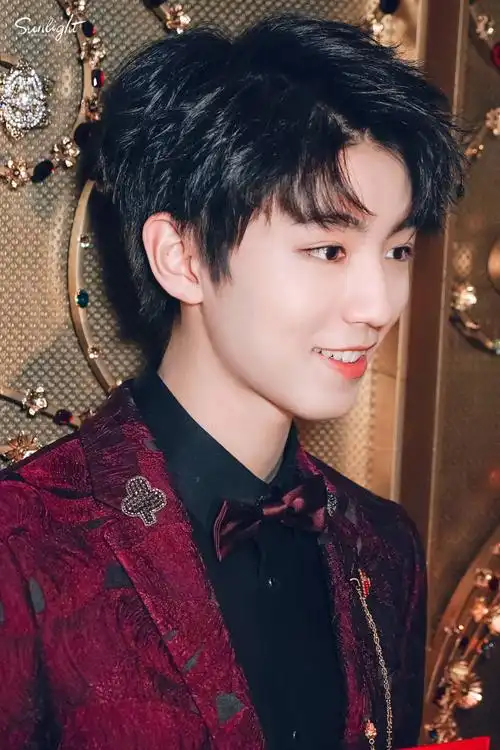 王俊凯 2018秋冬米兰时装周dolce & gabbana 大秀