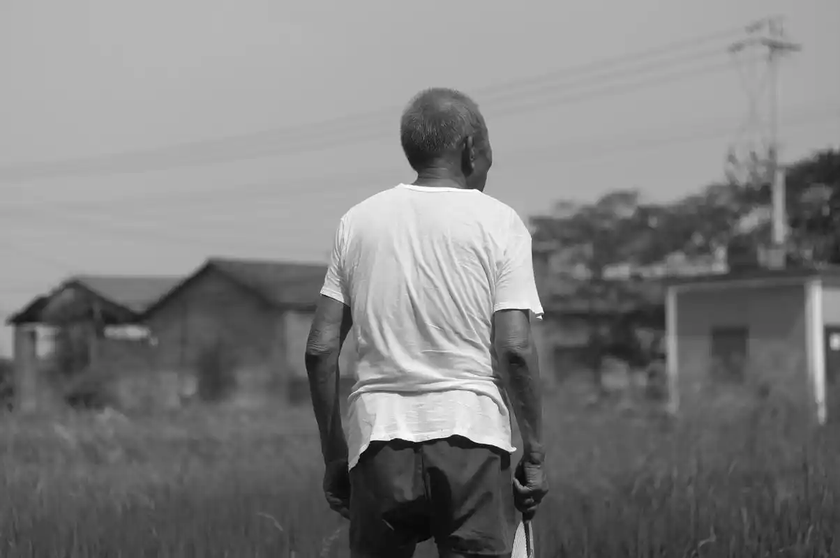 黑白人像纪实摄影 | 令人感动的孤单背影 | 男人女人老人与孩子