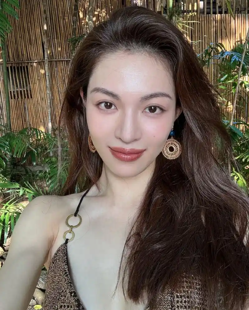 钟楚曦泰国plog, 钟楚曦晒泰国plog,姐姐无论是穿搭还是身材都太绝了