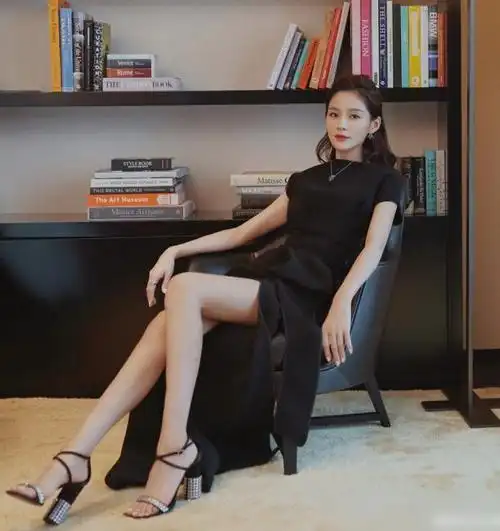 35岁王媛可,"衣架身材"上热搜,体重92斤,只用了2个方法