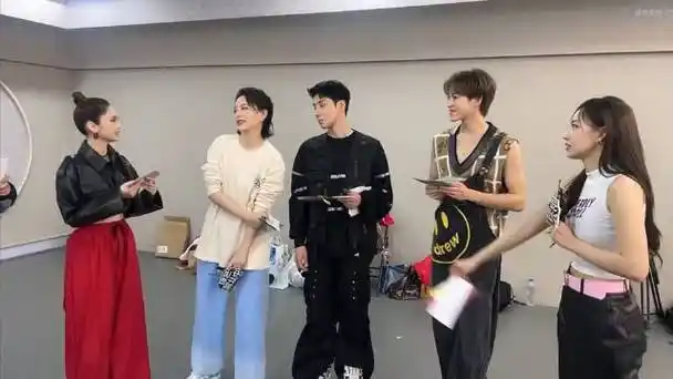 李斯丹妮跳爱你甜妹舞##舞社2主理人微博探班##跟着综艺去旅行