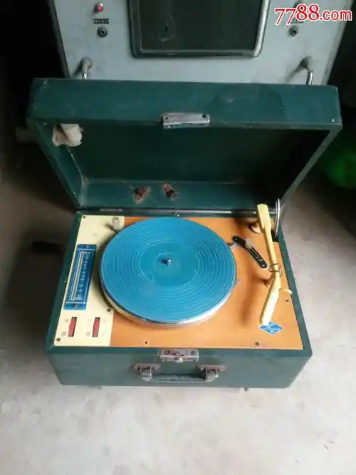 老式手摇唱片机