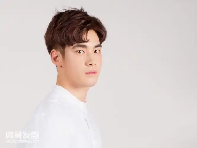 韩国潮男逗号刘海发型图片 真实帅哥展示逗号刘海发型(3)