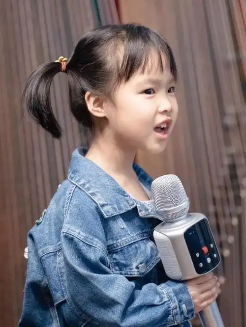 汪思妍    独唱《小小雨点》