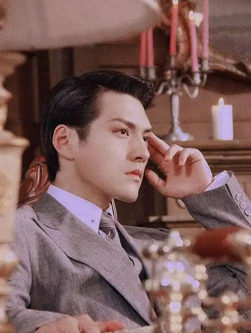 盛世美颜严屹宽他一出场民国富家少爷的氛围感全都有了
