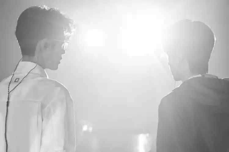 肖战&王一博,陈情令泰国全纪录,图源:时尚芭莎电子刊《不问来时路,只