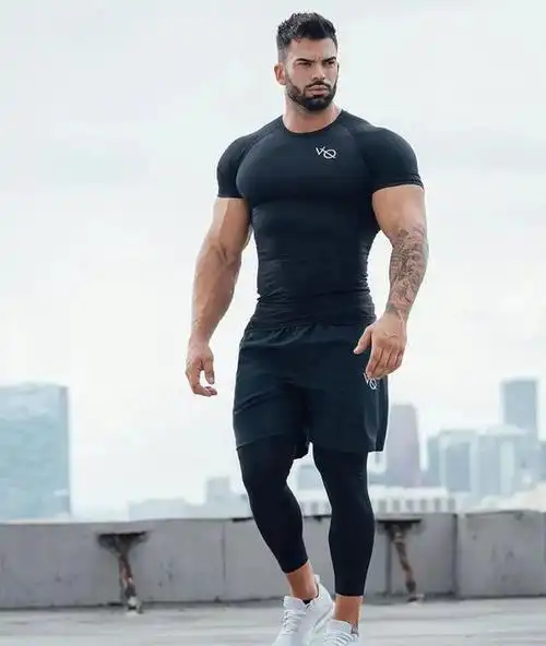 一张照片征服全世界 这个男人的身材逆天了