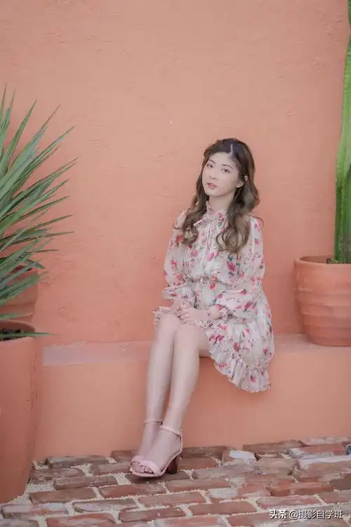 手机人像摄影摆姿技巧,用10组案例告诉你,姿势该咋摆和不能咋摆_下图