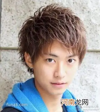 【男生纹理烫发型】栗色短发弄成纹理烫,个性新潮有青春,整个人充满