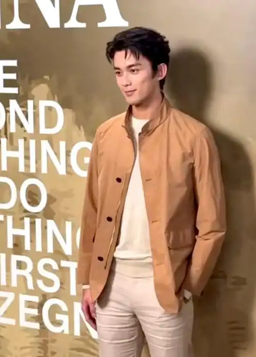 吴磊超话#吴磊#米兰时装周已定,行程已出,小板凳已搬好我可太期待他在