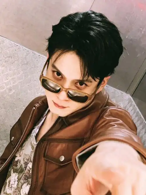 韩东君裤子被谁踩了