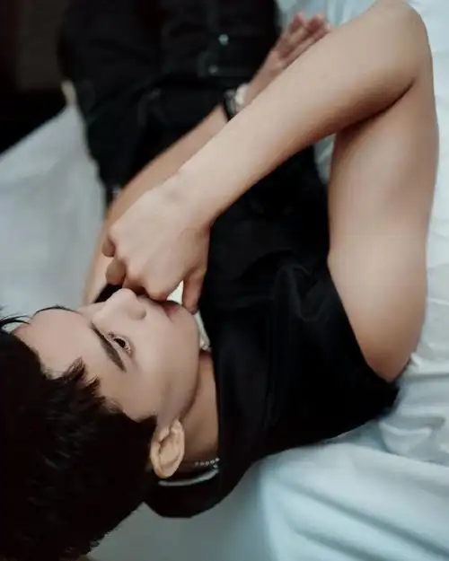 吴磊穿无袖马甲清爽帅气 肌肉线条流畅荷尔蒙拉满[9p] - 〖美图诗画