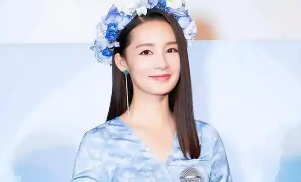 对此,李沁的回复很坦诚:最近因为行程的缘故,都很少和杨颖张嘉倪联系