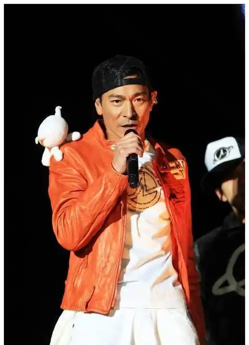 能识人断货,又才华横溢的邰正宵我想现在很少有人知道,那时演唱《九百