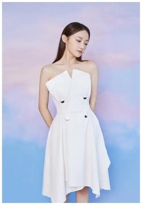 吴佳怡惊艳亮相金鹰节,献唱金鹰节主题曲,是崭露头角的青年演员|吴