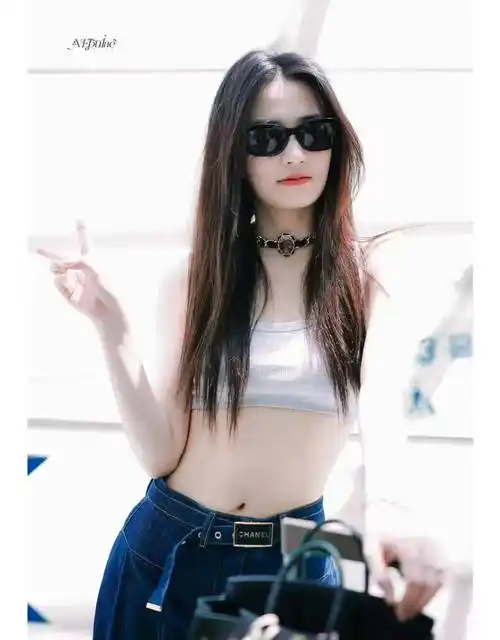 徐璐私服穿搭好美身材好火辣,怪不得杨丞琳撮合马伯骞徐璐_连衣裙