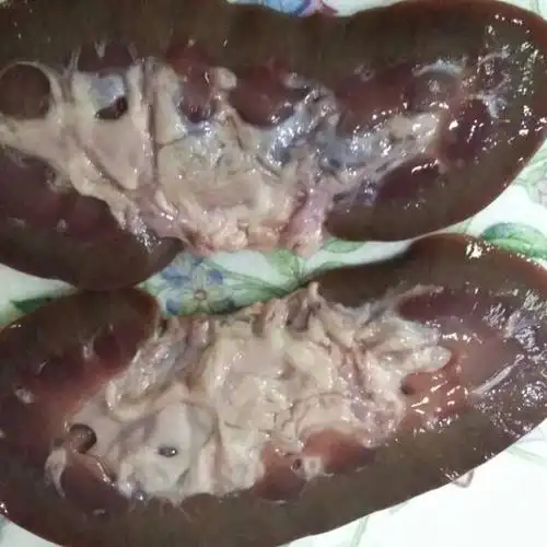 第2步,猪腰从中间切开