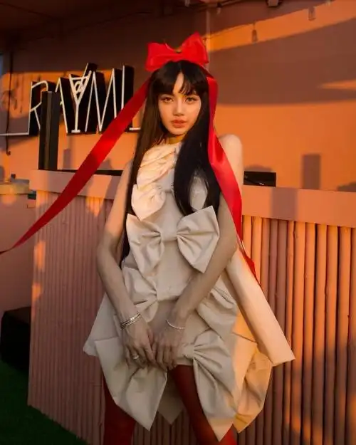 女团成员lisa发布生日贺图 身材妖娆笑容甜美 _ 游民星空 gamersky.