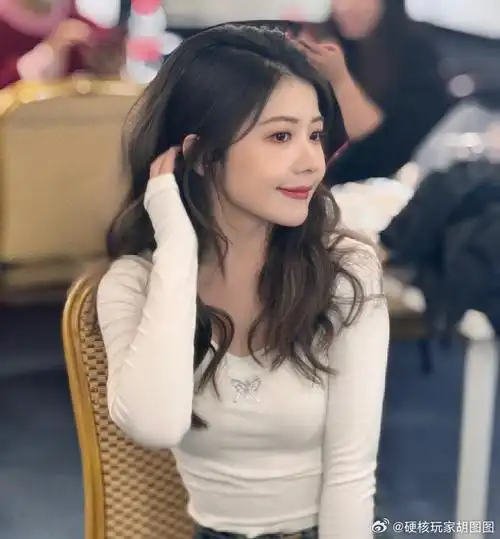 你们都看到了吗,赖美云好可爱呀,绝对可以称得上是电竞少女没错了