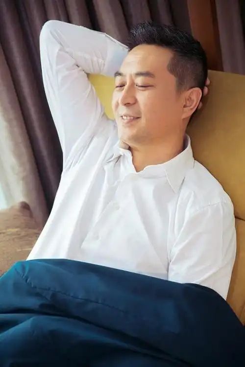 大叔张嘉译31岁闪婚闪离36岁娶视后独宠妻子13年很幸福