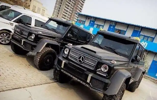 工地上来了两台越野车,1000万一台,工人们都不淡定了!