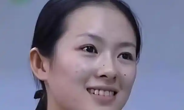 镜头前美若天仙,真人黑瘦干瘪,这六位"上镜脸"的女星反差好大