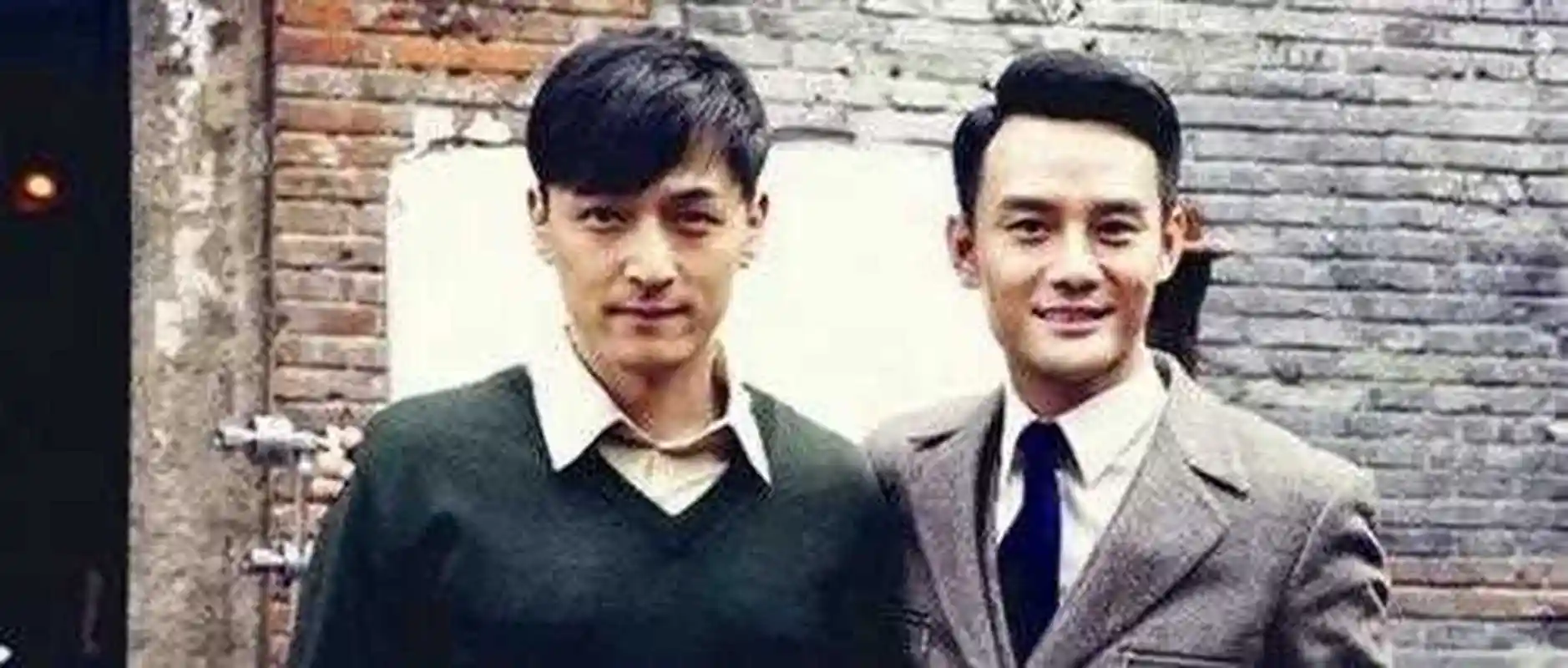 王凯,胡歌,靳东在拍《伪装者》的时候,当时最火的要属胡歌了.