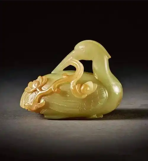 2020纽约苏富比古玉拍卖成交价1160万黄玉雕瑞兽500万玉马首