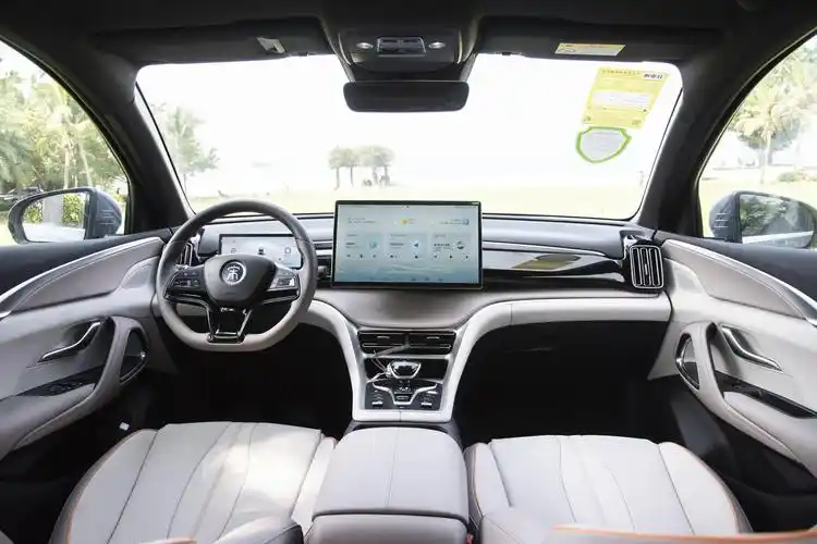 比亚迪宋pro dm-i冠军版上市,1.5l插电混动,售价13.58-15.98万元