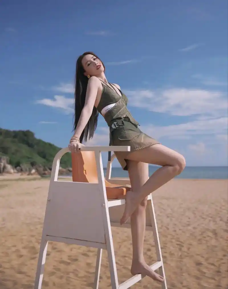 爆款练习生# 图赏:美音美身材的弦子