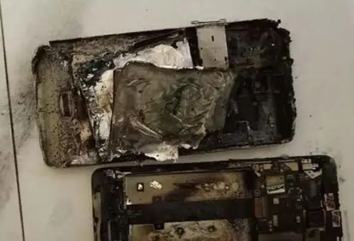澳女iphone充电器突然起火爆炸!4人险丧命 ,5分钟内民宅烧毁!震撼图!