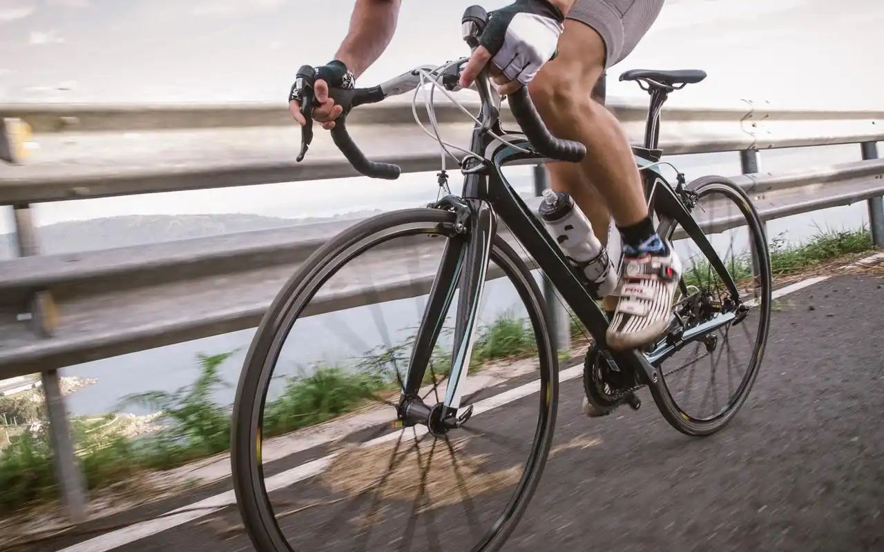 有氧运动骑自行车唯美图片电脑壁纸