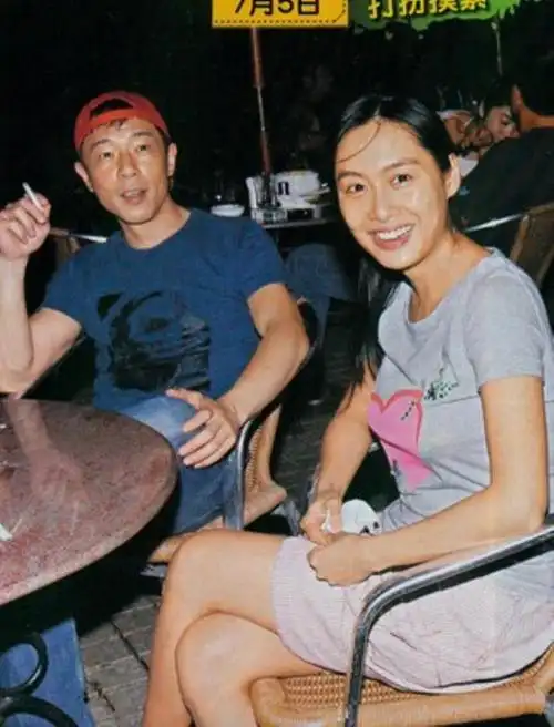 朱茵黄贯中在一起多少年,57岁黄贯中为朱茵庆生_可可情感网