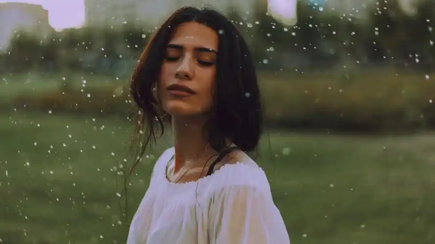 性感养眼的西方美女写真壁纸_欧美美女壁纸高清_三千图片网