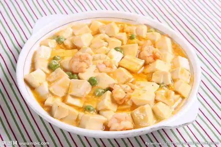 咸蛋黄虾仁烩豆腐图片