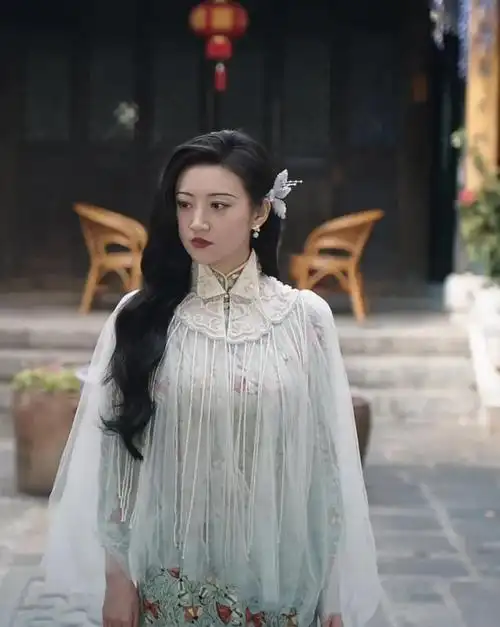 司藤把旗袍带火了剧中配细眉妆好时髦民国花魁非她莫属
