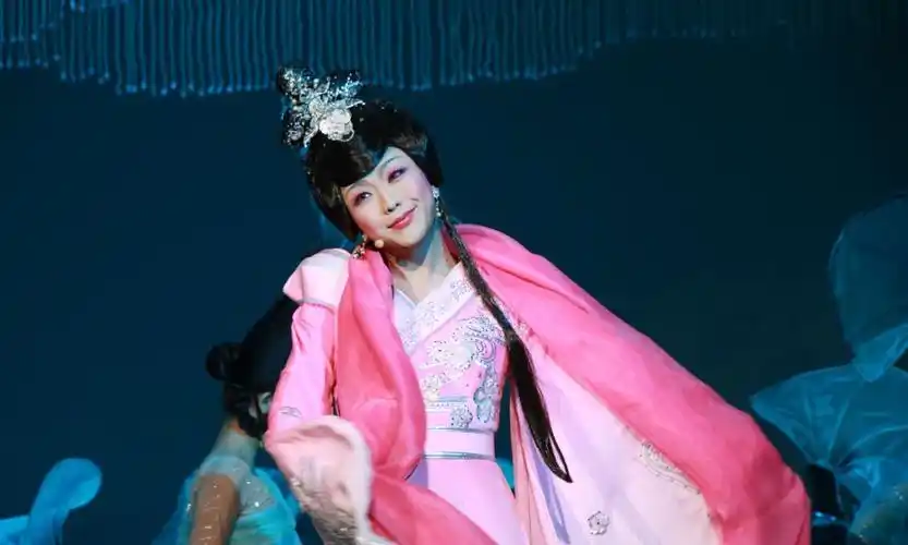 李玉刚的女装扮相真的太美了,一颦一笑都像极了画中仙子!